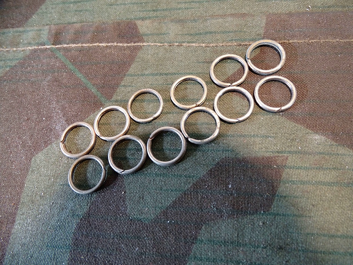 12 Splint Ringe für Tropenjacken / Arbeitsuniformen der Wehrmacht, alter Bestand 