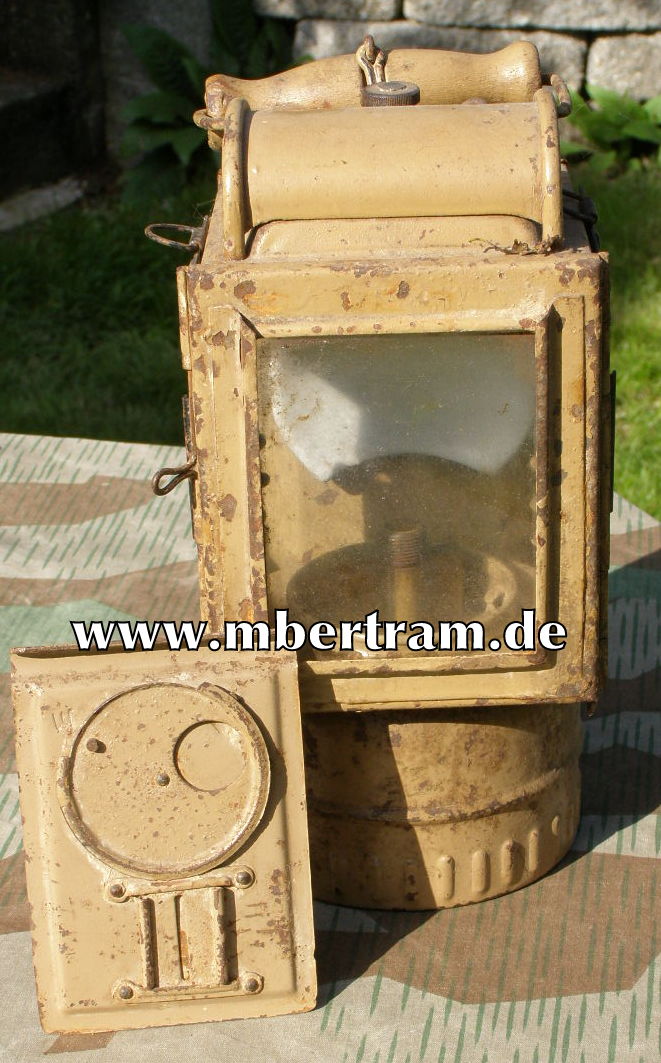 Große Wehrmachts Einheitslaterne, lehmgelb, Blech