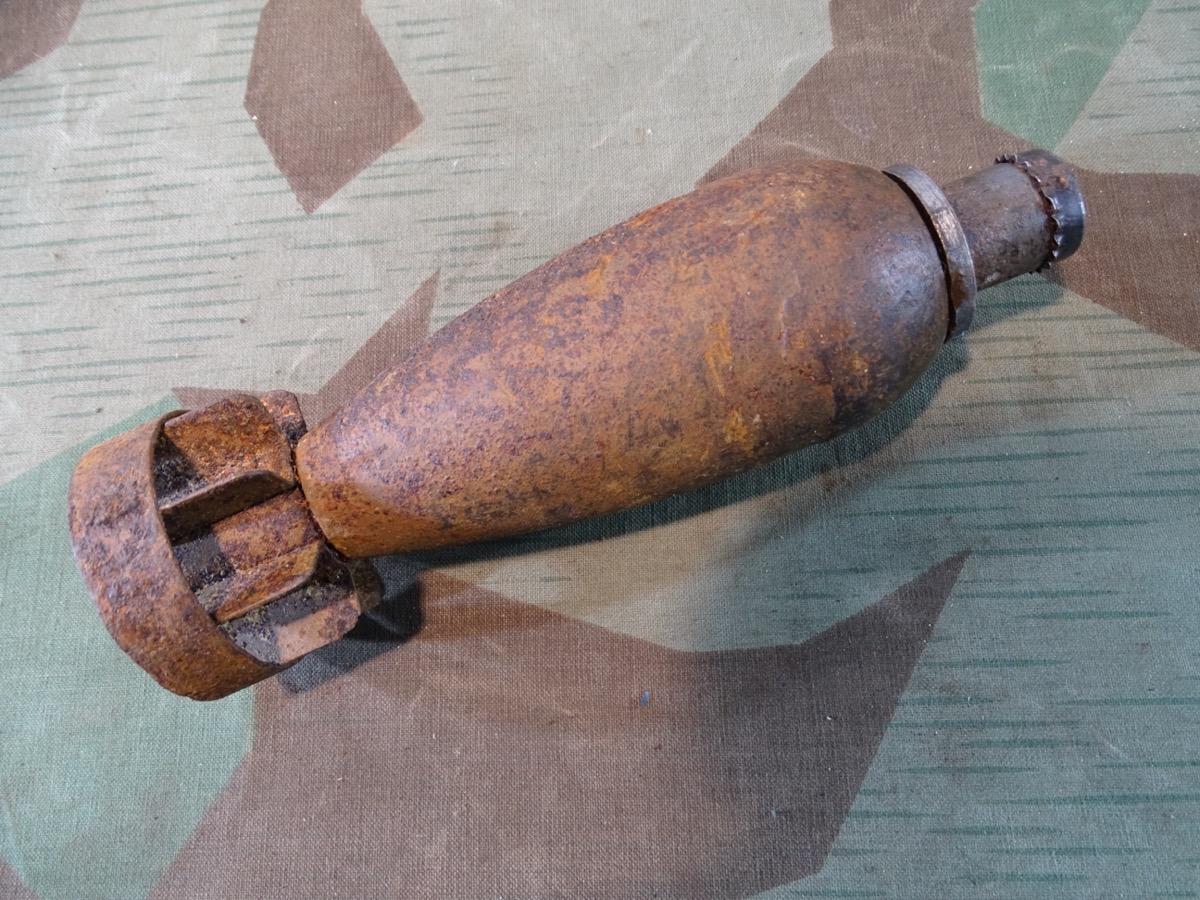 Wehrmachts Deko SD 1 ( 1kg) Fliegerbombe 2. WK mit Farbe und Zünder Wehrmachts Deko SD 1 ( 1kg) Fliegerbombe 2. WK mit Farbe und Zünder