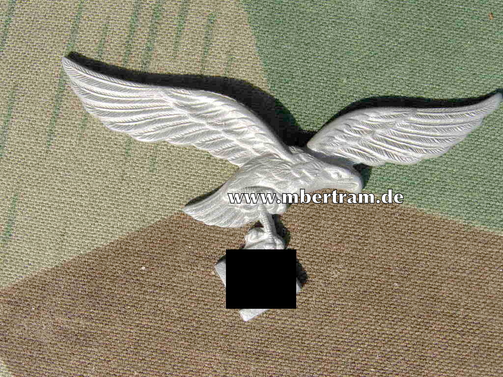 Hoheitsadler Luftwaffen Schirmmütze , Feinzink, II.MODELL