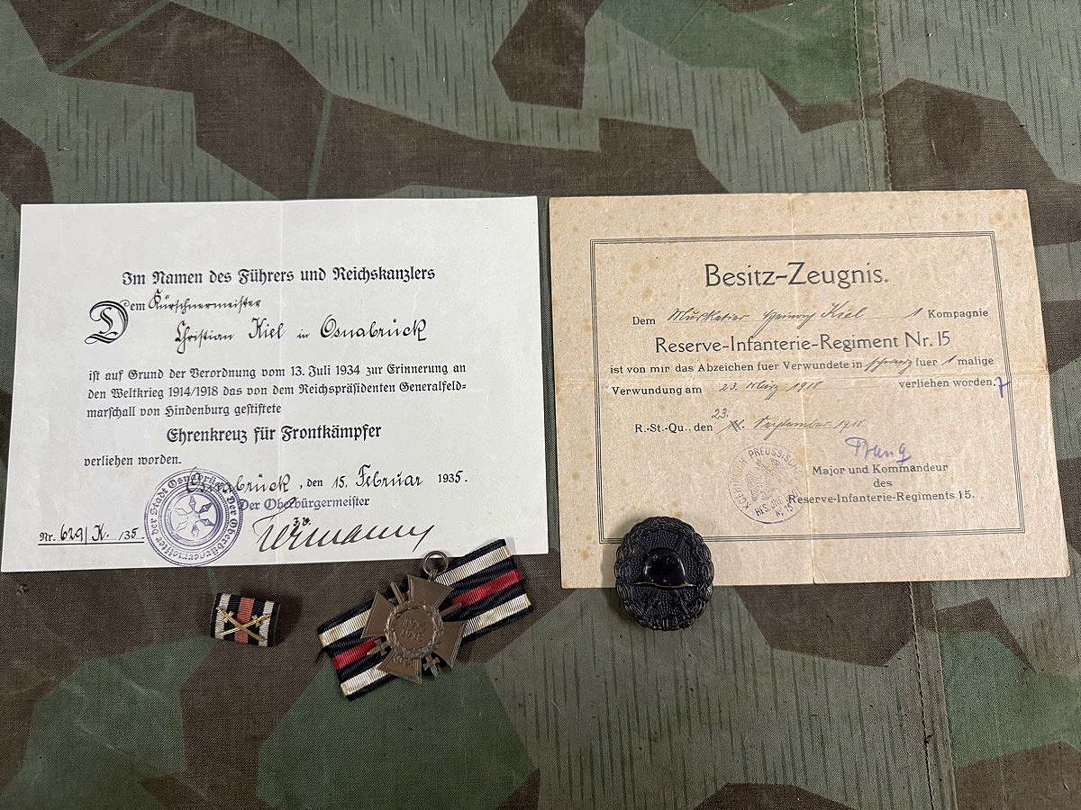 2 Urkunden mit Abzeichen Verwundeten Abz. 1914-18, Ehrenkreuz für Frontkämpfer 1914-18