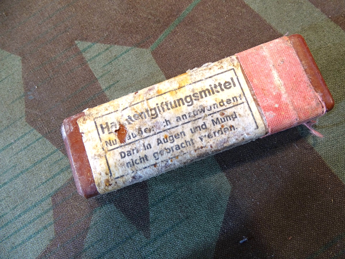Wehrmacht Gas-Hautentgiftungsmittel Losantin, von 1940, roter Ring