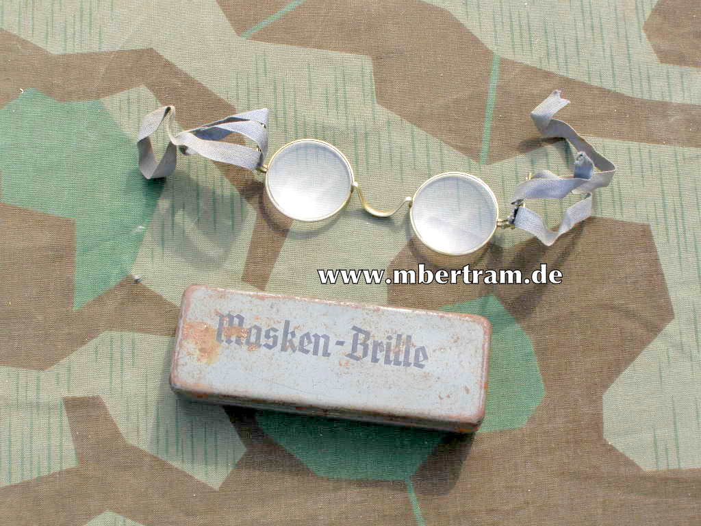 Wehrmacht Maskenbrille in zugehöriger Blechdose
