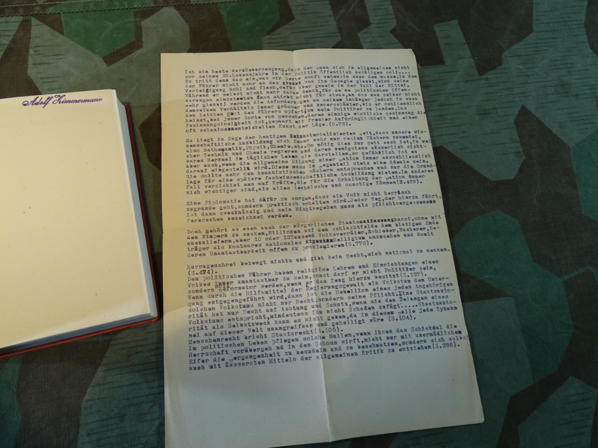 Mein Kampf - Dünndruckausgabe oder Feldpostausgabe von 1941, rotes Leinen Mein Kampf - Dünndruckausgabe oder Feldpostausgabe von 1941, rotes Leinen