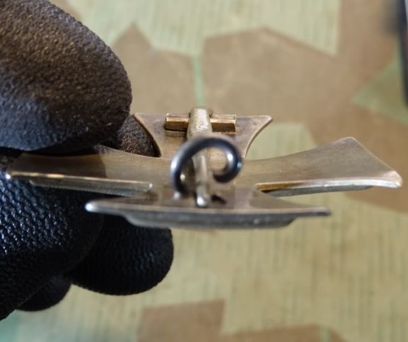Eisernes Kreuz 1. Klasse 1914 mit Etui. Magnetischer Eisenkern, gewölbt, 800er Silberstempel