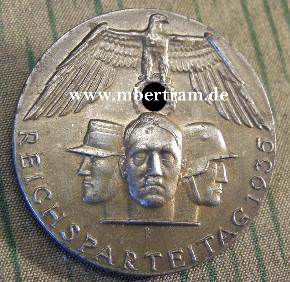 Tagungsabzeichen Reichsparteitag 1935. Eisen, versilbert, Hst.