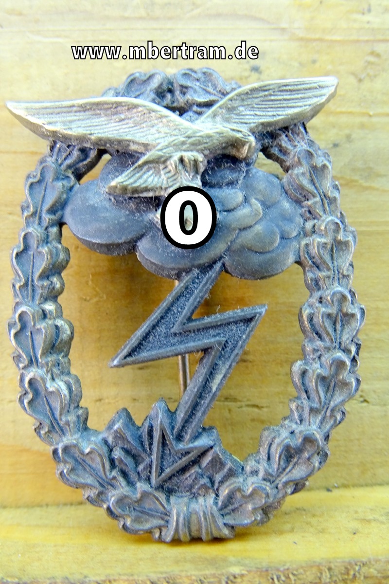 Erdkampfabzeichen der Luftwaffe, Feinzink ohne Hst. Marke, aufgelegter Adler