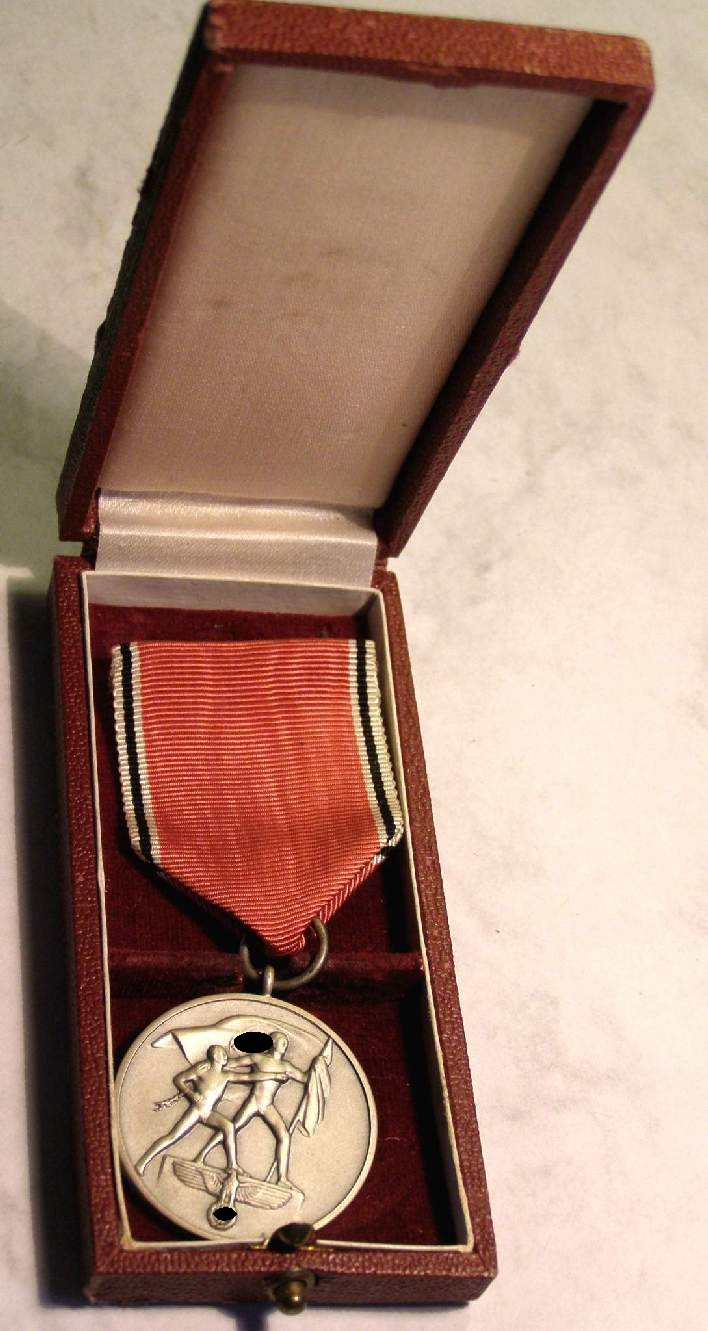 Medaille "13 März 1938" mit Band und Verleihungsschatulle
