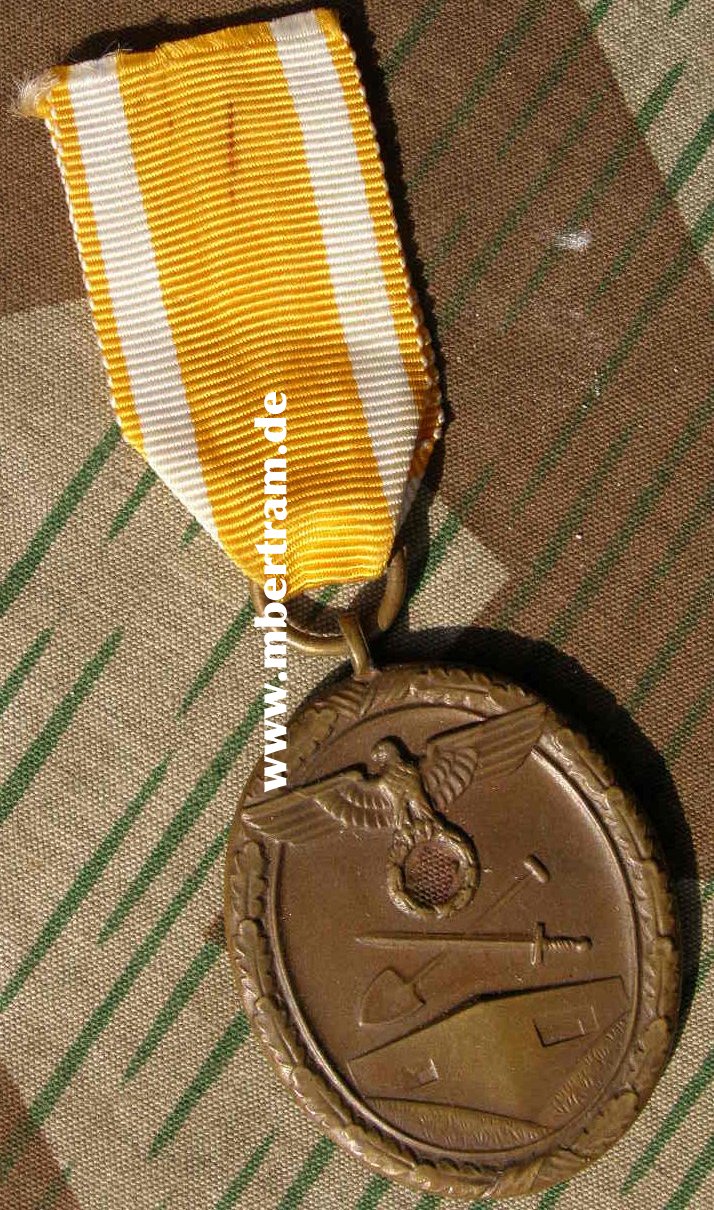 DEUTSCHES SCHUTZWALL EHRENZEICHEN AM BAND