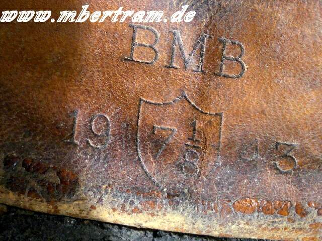 2575-10 England: Fallschirmjäger Helm "BMB 1943, Gr.7 1/8"