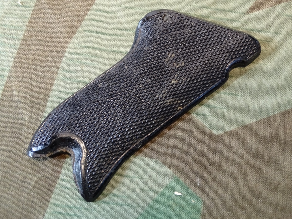 Einzel Griffschale für P 08, 2. Weltkrieg, Wehrmacht, Hartkunststoff, schwarz Einzel Griffschale für P 08, 2. Weltkrieg, Wehrmacht, Hartkunststoff, schwarz