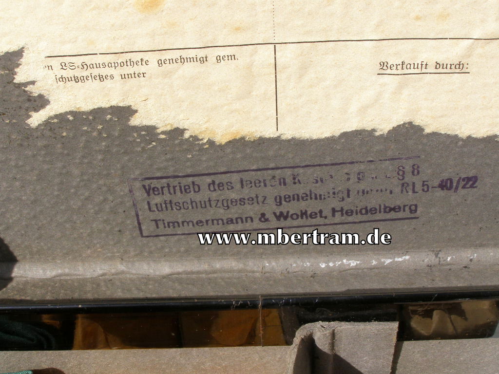 13480-5 Kleine Luftschutz Hausapotheke, Bestückung fast komplett erhalten !