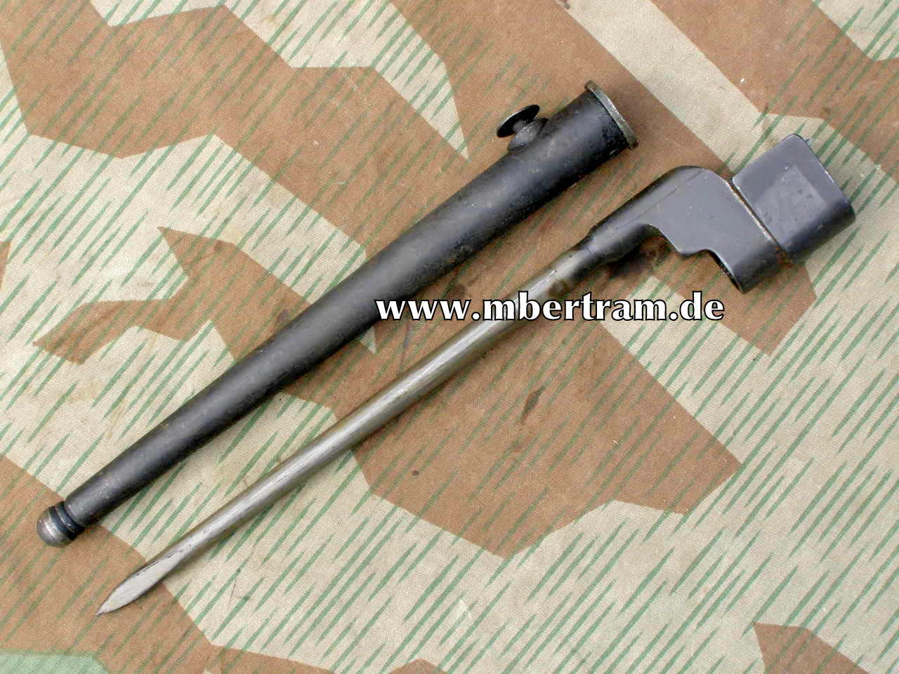 Britisches Enfield Spike Bajonett Nr. 4 MK II, mit Scheide