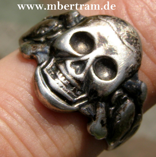 Silber Totenkopf Fingerring "Waffen SS - Leibstandarte"