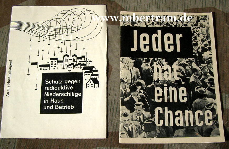 Luftschutzbroschören um 1960 Kalter Krieg
