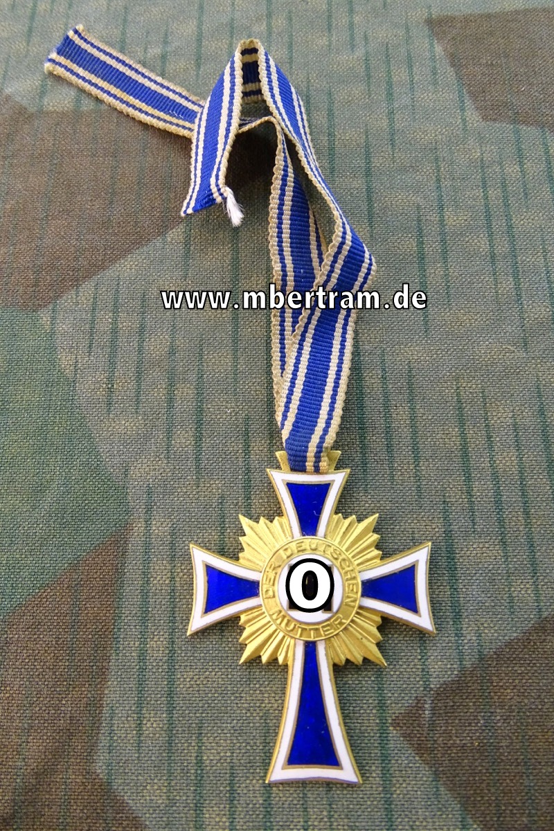 Ehrenkreuz der Deutschen Mutter in Gold mit Bandabschnitt
