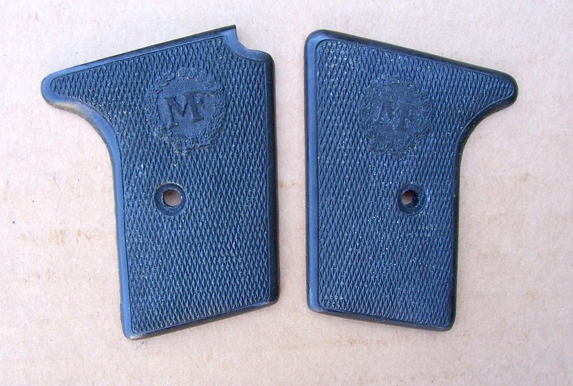 Griffschalen / Grippanels for 6,35 Kal. Le-Francais Pistol