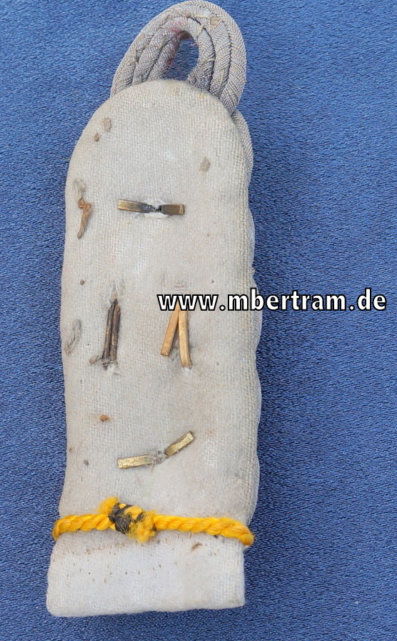 Ein Schulterstück Wehrmacht Heer Infanterie Regiment 18 für einen Oberst