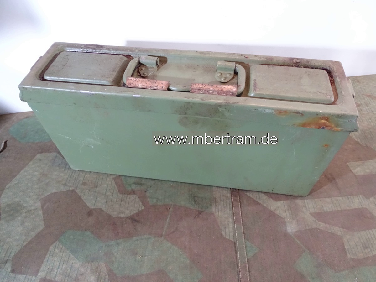 Wehrmacht Patronenkasten 41, mittelgrün überstrichen, ada 1944