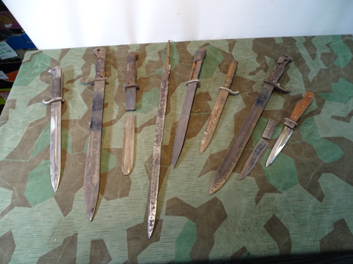 7 historische Bajonette / Messer / Blankwaffen.  Ersatzteile / Bastlerstücke