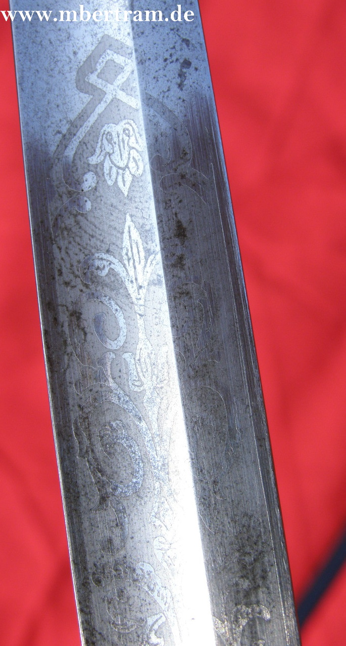 10384-15 Infanterie Offizierssäbel, Löwenkopfgriff, gekreuzte Säbel