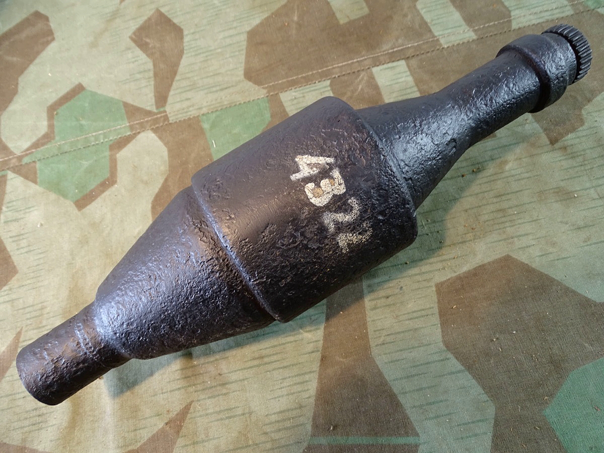 Gefechtskopf für Panzerschreck Rakete ( Raketenpanzerbüchse 54 / Ofenrohr ) mit Zünderersatzstopfen Gefechtskopf für Panzerschreck Rakete ( Raketenpanzerbüchse 54 / Ofenrohr ) mit Zünderersatzstopfen