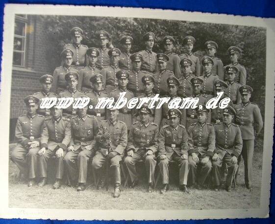 Portraitfoto: 36 Soldaten Heer, Ausgehuniformen 23x17,5cm