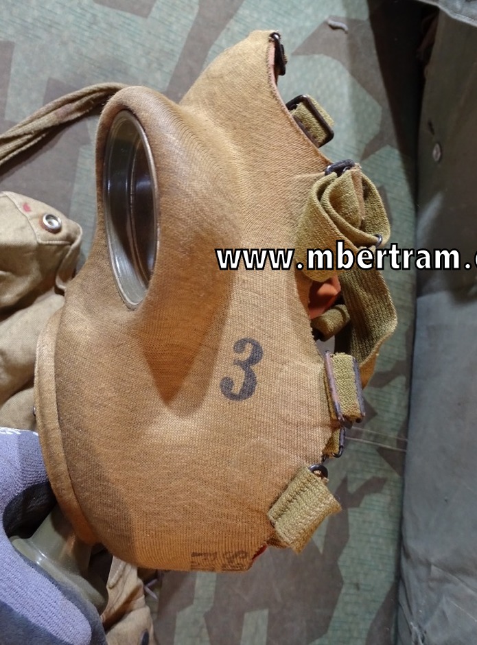 20153-8 Reichsluftschutz: Tschechische Fatra Beute Gas Maske in Tasche mit Filter