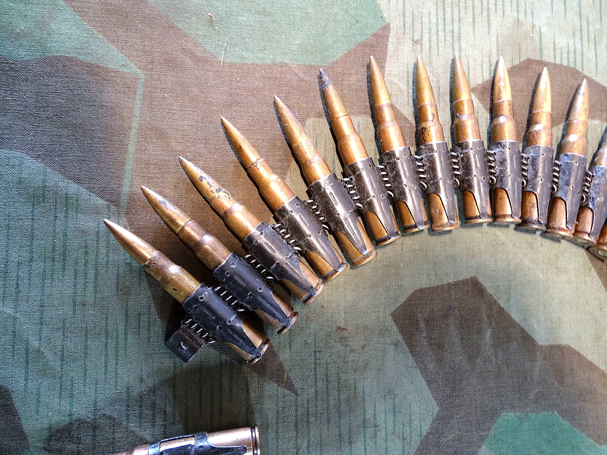 50er Patronengurt für MG 34 / MG 42 von cvo/ Stocko, verkupferte Deko Patronen vorwiegend P 334/1940 . 50er Patronengurt für MG 34 / MG 42 von cvo/ Stocko, verkupferte Deko Patronen vorwiegend P 334/1940 .