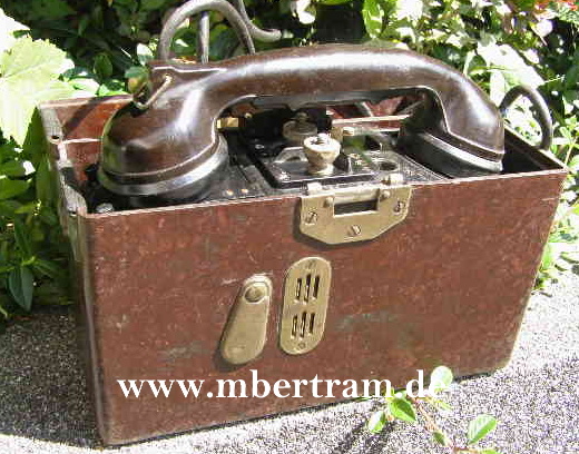 Sehr frühes Feldtelefon, Baujahr 1934.