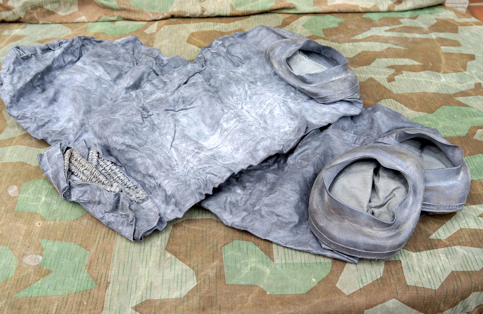 Wehrmacht Kavallerie Pferde Gasschutz Strümpfe 41