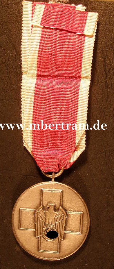 Medaille für deutsche Volkspflege mit Band.