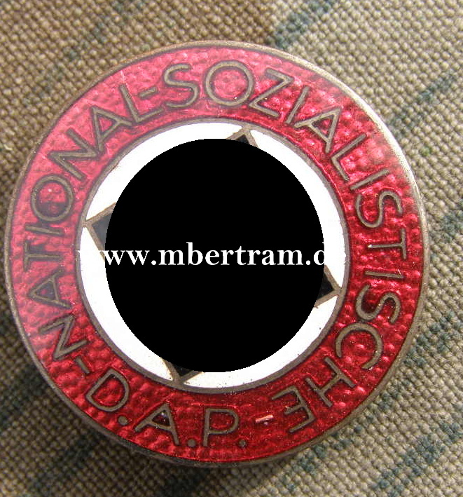 NSDAP Mitgliedsabzeichen , emailliert, Knopfstecker RZM M1/34, Fa. K.Wurster 
