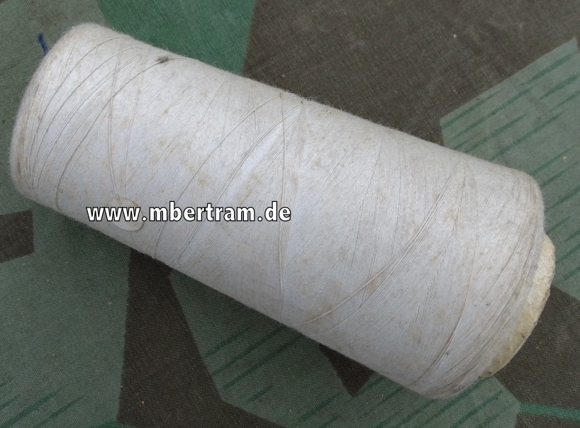 Nähgarn CREMEWEISS,  80 gr. Nähfaden 4-fach, um 1944
