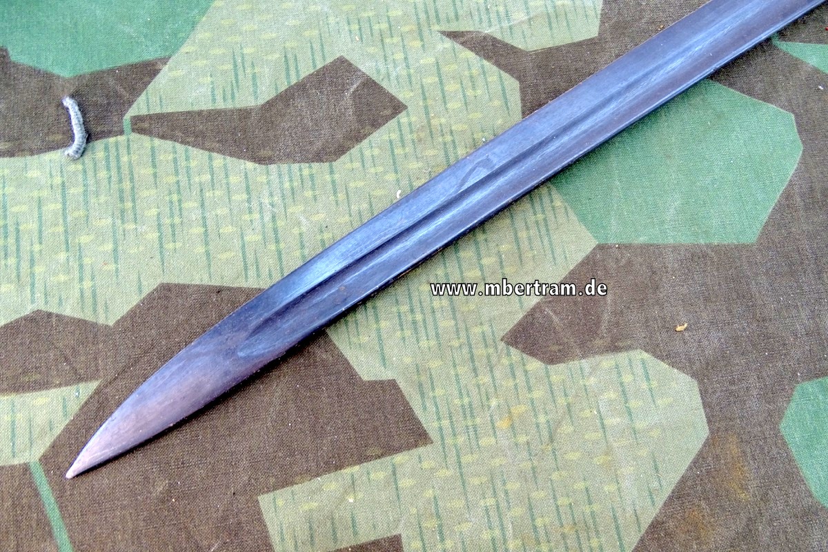 Langes Seitengewehr, uns unbekannt, wohl Variante des  M 98/22, ohne Scheide