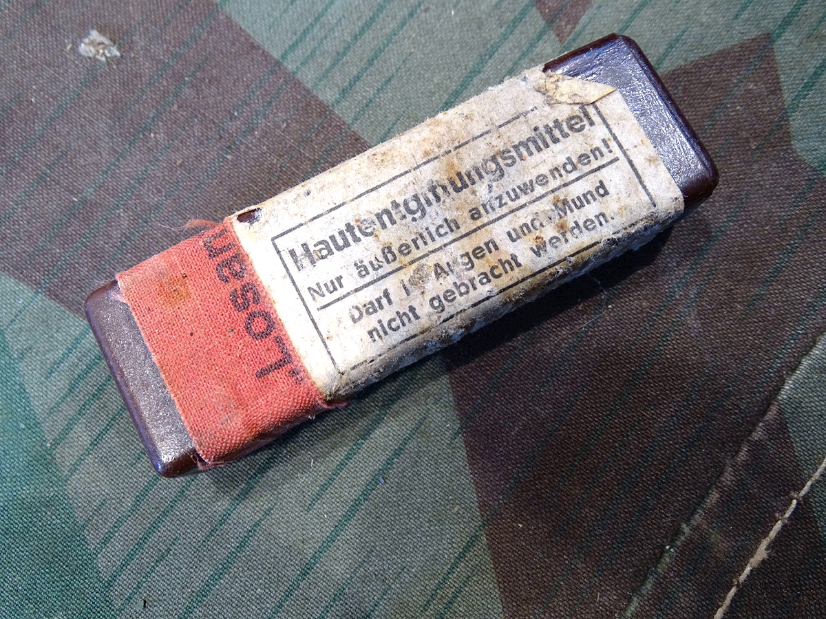 Wehrmacht Gas-Hautentgiftungsmittel Losantin, von 1940, roter Ring