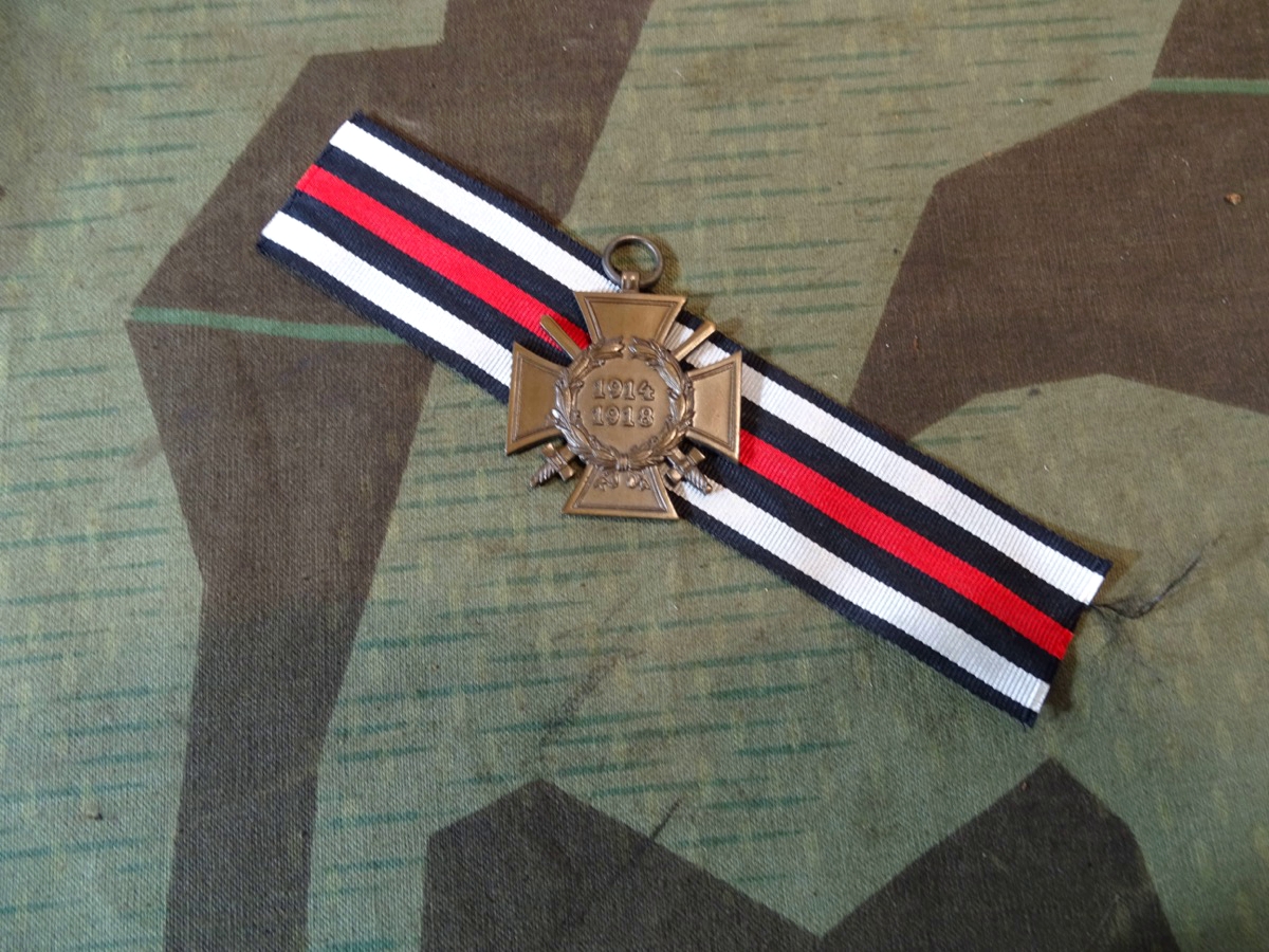 Ehrenkreuz für Frontkämpfer 1914/ 1918 mit Schwertern. No 44 R.V. Pforzheim