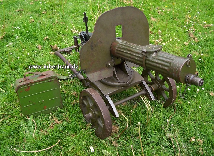 Teilesatz MG Maxim M 1910, 2. Weltkrieg mit Radlafette, Schutzschild, Deko Lauf und -Verschluss
