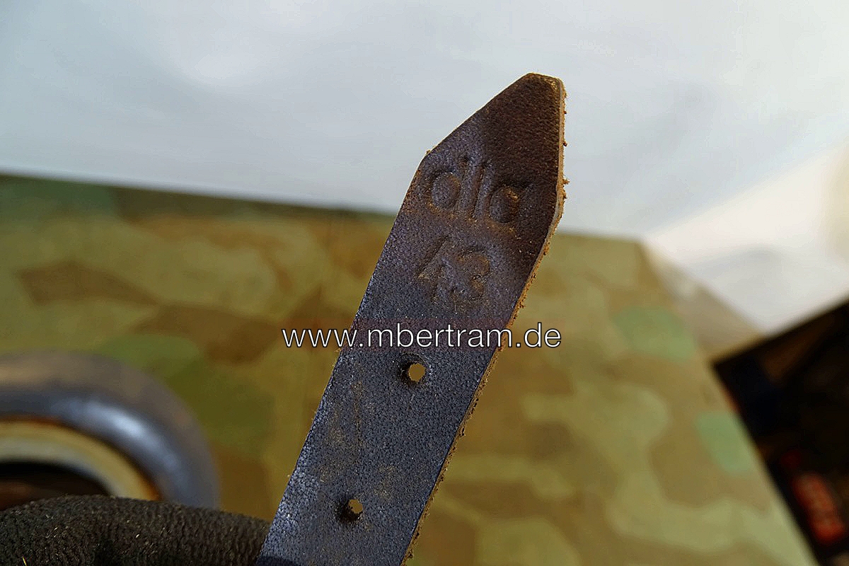 Kriegsmarine Stahlhhelm M 40, original Innenleben u. Riemen. Farbe u.Wappen neu