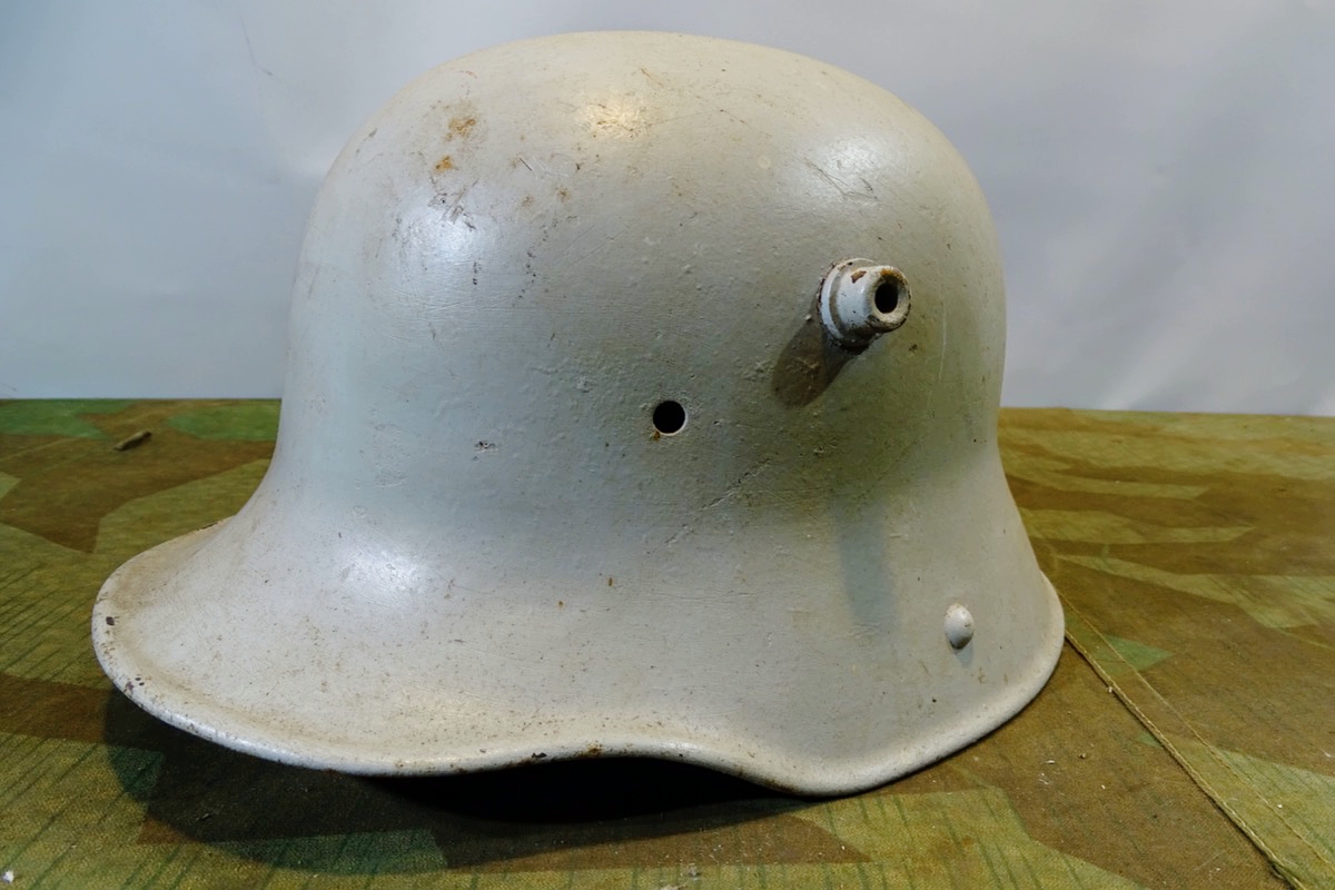 M 16 Stahlhelm 1. Weltkrieg, grau überstrichen mit selbstgemachtem Innenhelm.