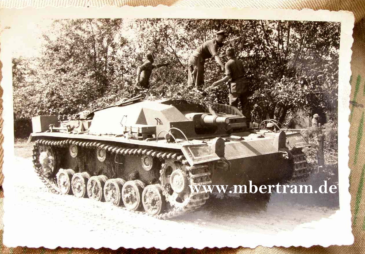 Foto - Deutsches Sturmgeschütz im Sand ( Südfront?)
