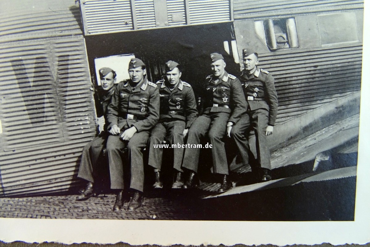 12371-416 Umfangreicher Nachlass Ju 52 Bordschütze, DK Gold, LW Pokal, Legion Condor, Alben....