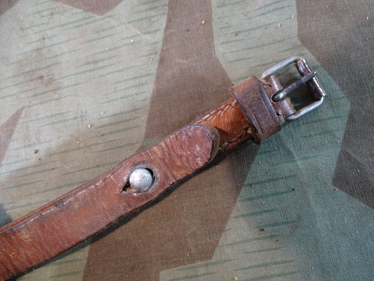 Luftwaffe oder Kriegsmarine  Doppelpackriemen, braunes Leder,  Herstellercode  "1941", ca. 54,5 cm