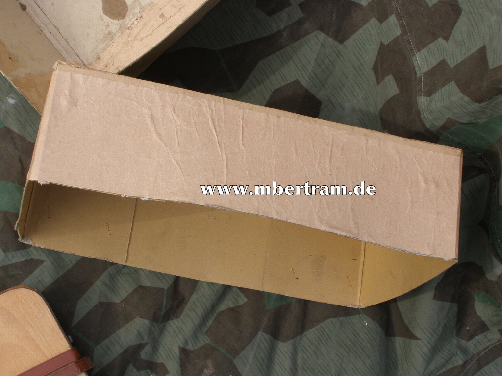 13516-22 Komplettes Luftschutz Gasjäckchen mit Behelfs Karton