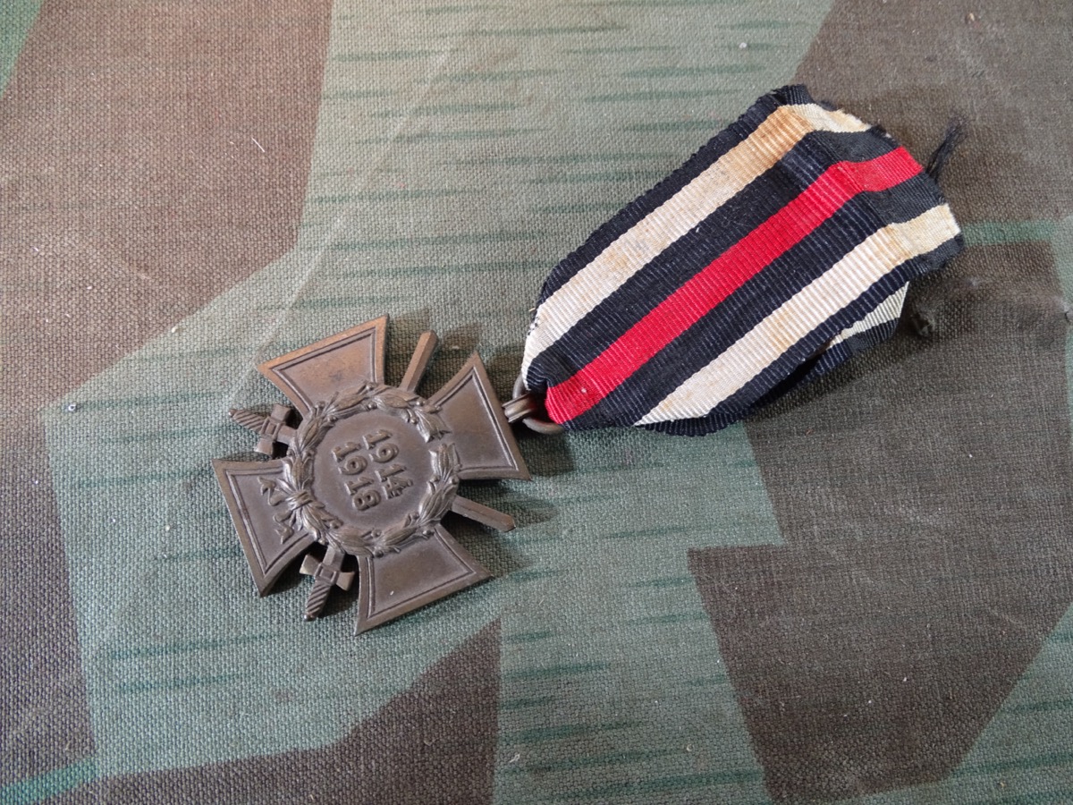Ehrenkreuz für Frontkämpfer 1914/ 1918 mit Schwertern. B&N