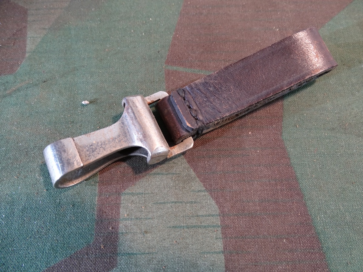 Wehrmacht und Parteiformationen: Koppelschlaufe mit Karabinerhaken