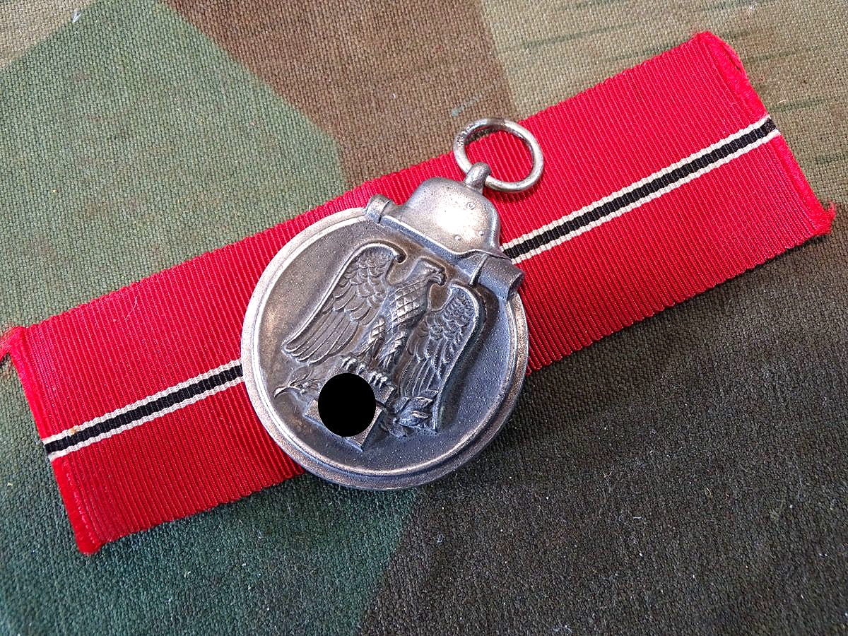 Medaille Winterschlacht im Osten 1941/42 mit Band, Ostmedaille, Hst. : 15 Fr. Orth Wien