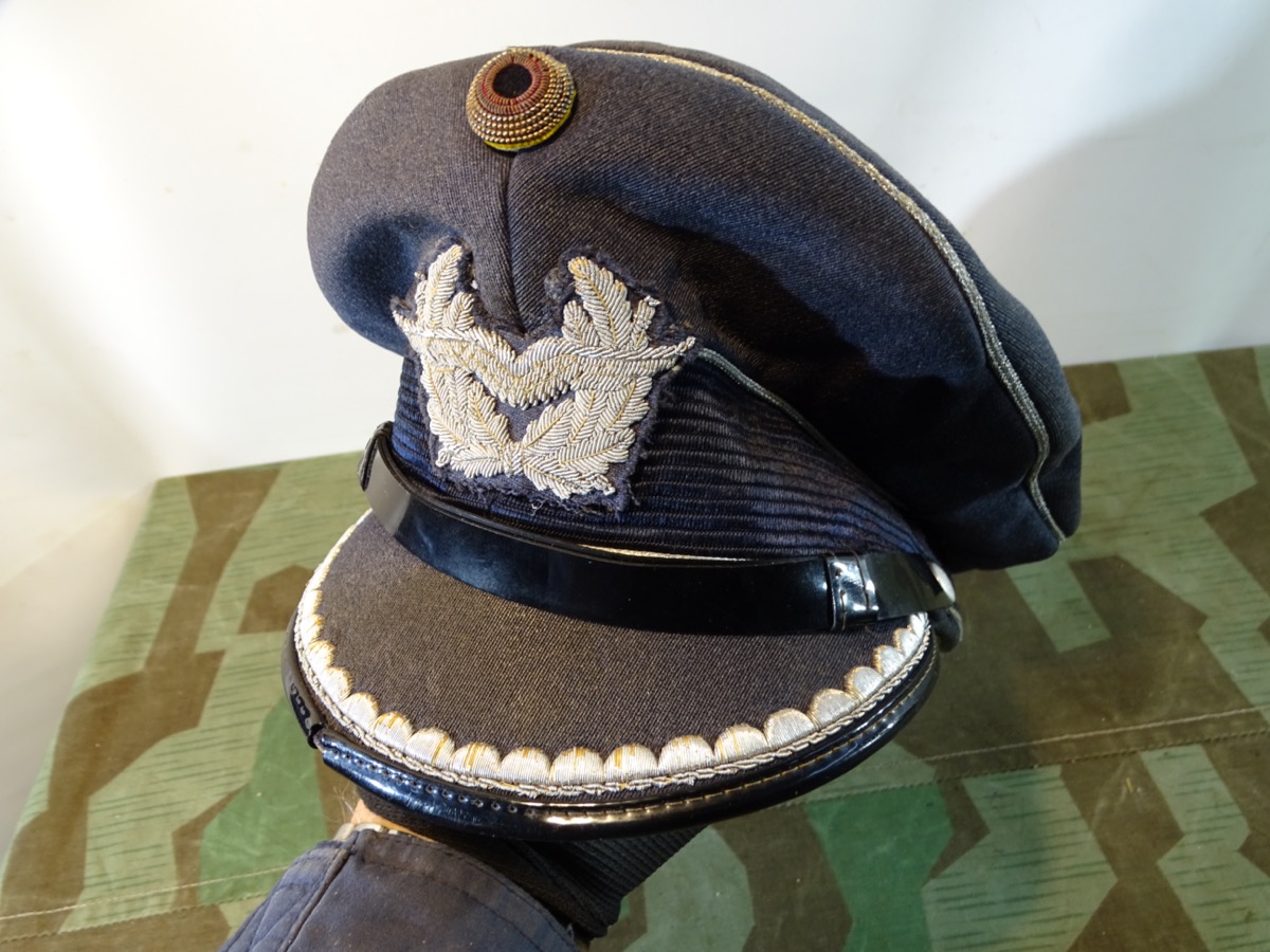 Frühe Bundeswehr Luftwaffe Offiziersschirmmütze, wohl 50er Jahre. 