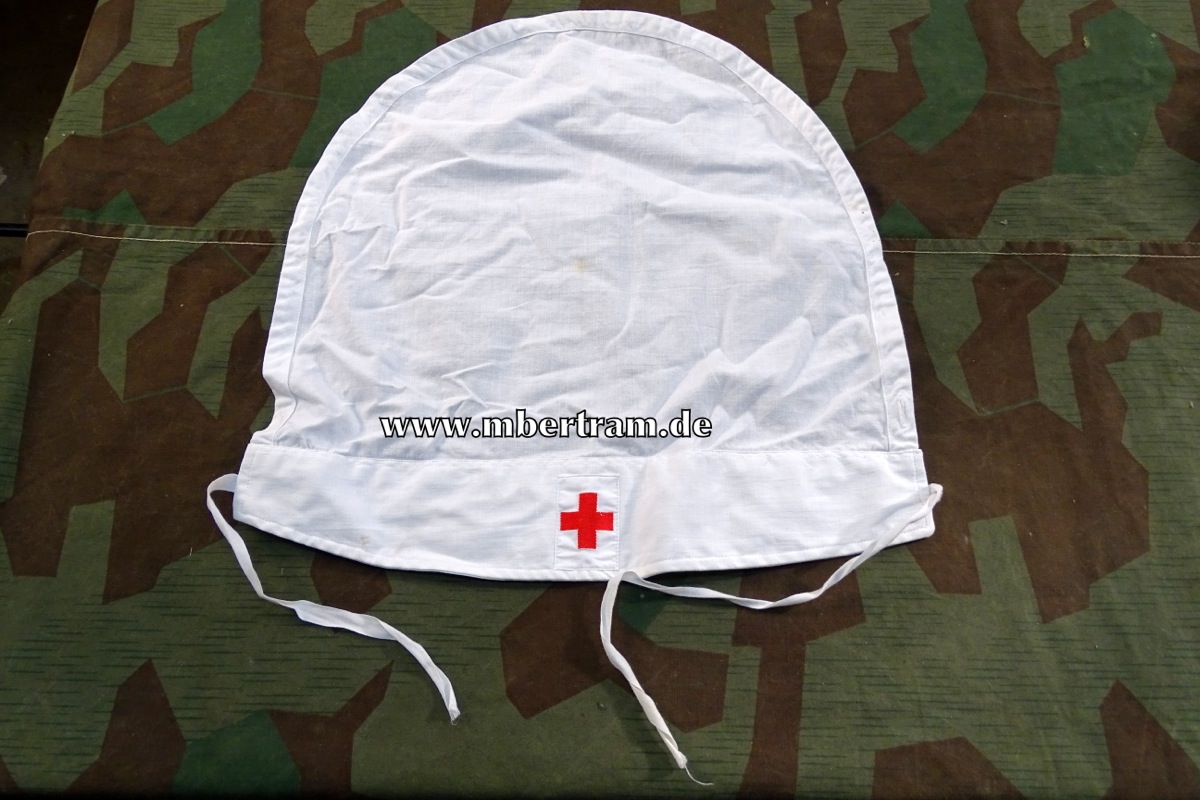 Kopfhaube mit rotem Kreuz zu Krankenschwesterntracht, ggf. 40er Jahre.