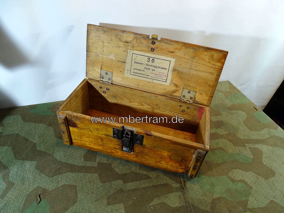 Holz Munitionskiste für 30 Gewehr Spreng Granaten mit Schrift und Etikett